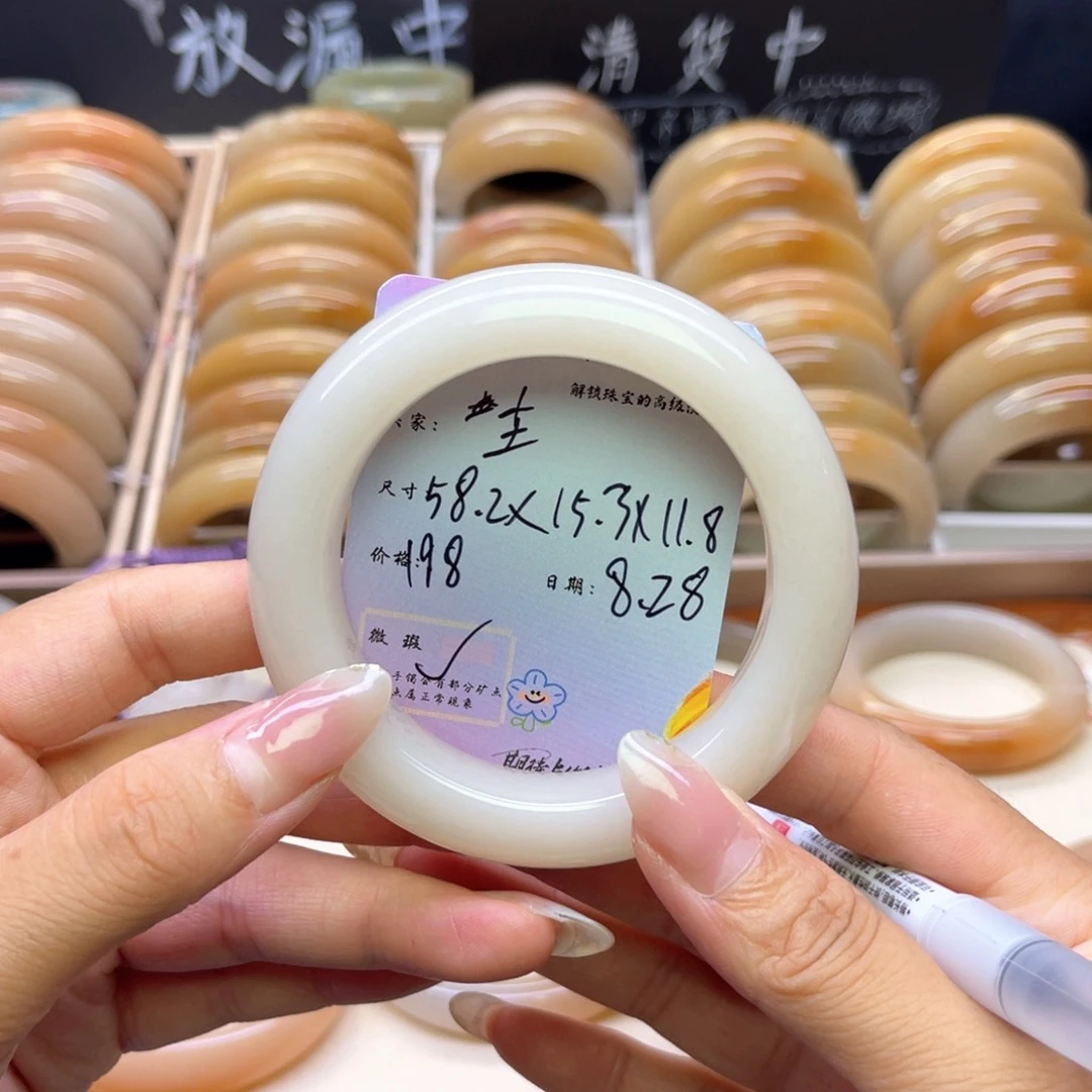 婲***夢未镶嵌手镯石英岩玉