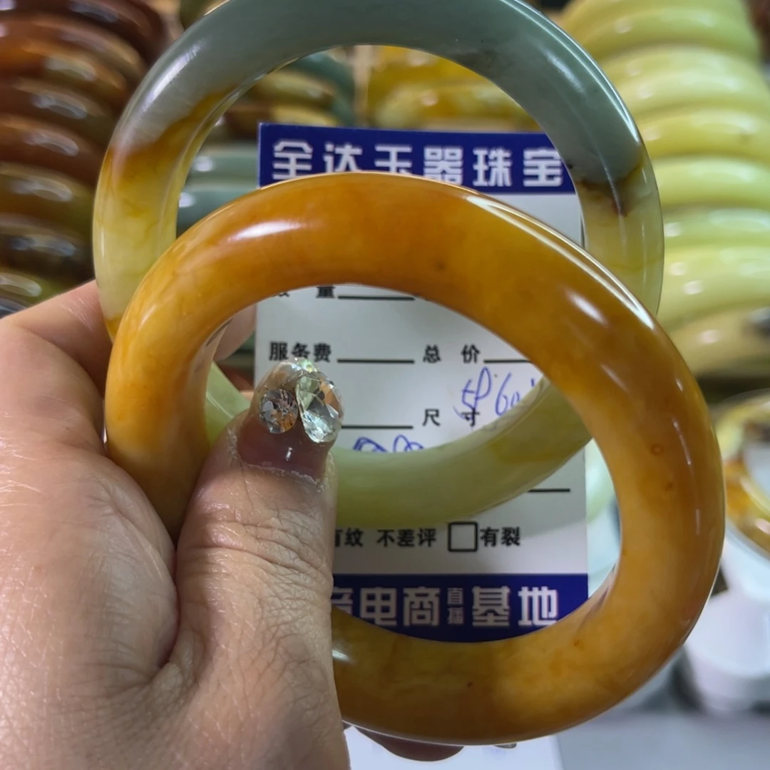 蛇纹石玉手镯未镶嵌M****?