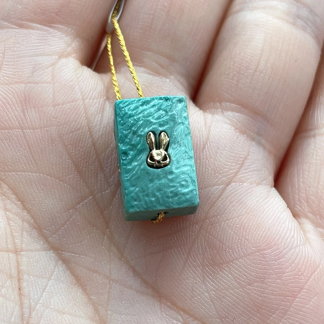 绿松石未镶嵌颈饰