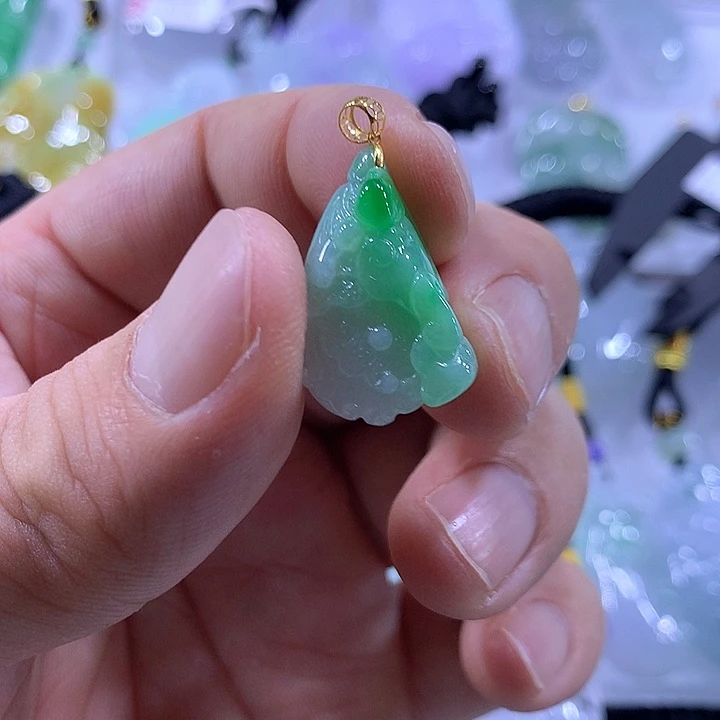 翡翠18K金镶嵌颈饰天然翡翠A货吊坠