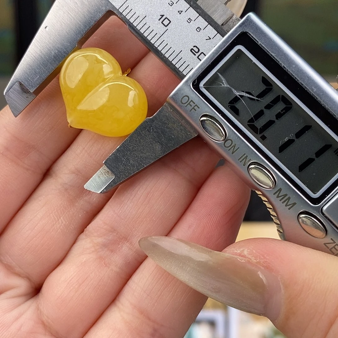 玖***依琥珀未镶嵌珠宝奇石