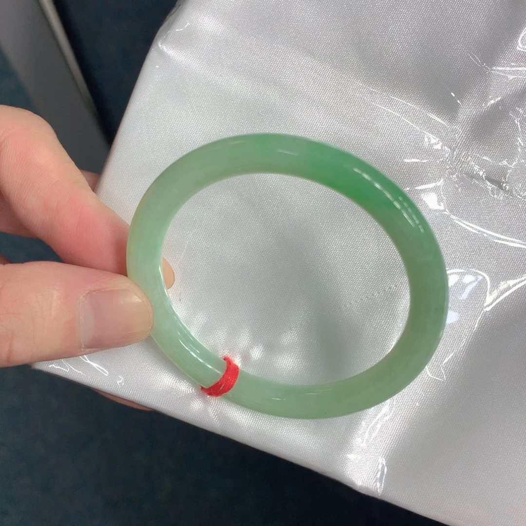 翡翠手镯（圆镯）未镶嵌翡翠