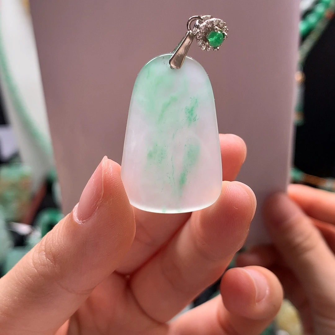 石英质玉未镶嵌吊坠