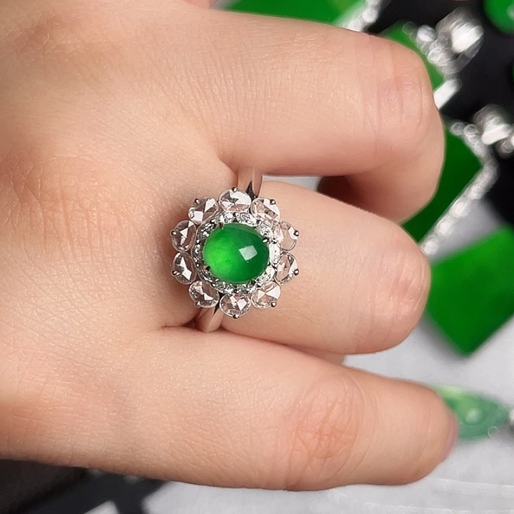 颈饰18K金镶嵌翡翠戒指