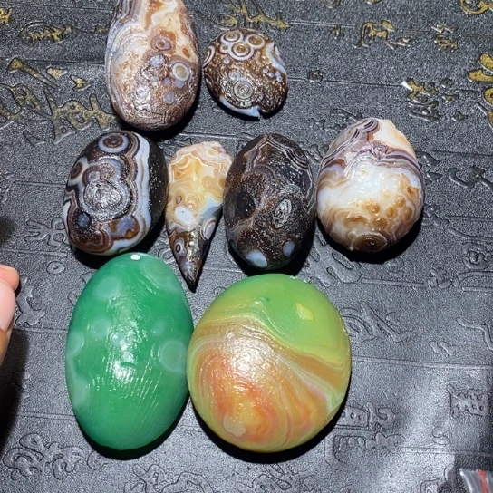 颈饰未镶嵌石英质玉云*