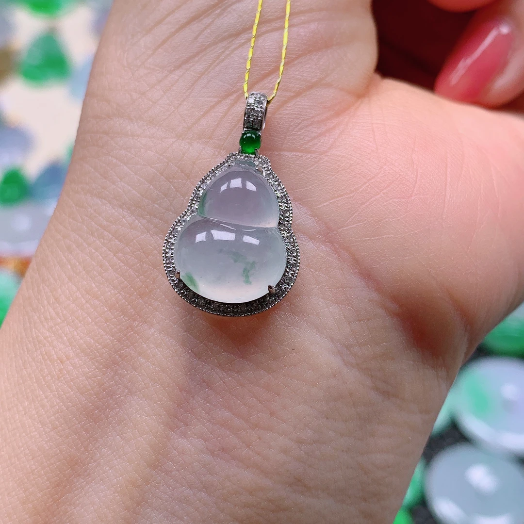 缅甸天然A货翡翠，冰飘花葫芦 编号233/611尺寸25-14.6-7