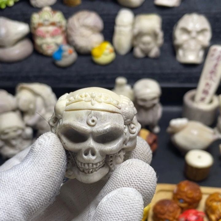 ****周非金属皮质配饰鹿角雕刻骷髅