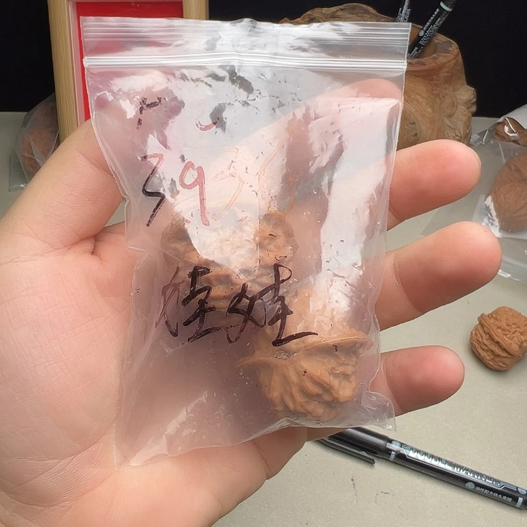 文玩核桃吊坠娃娃