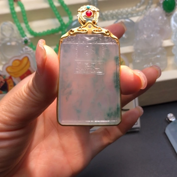 翡翠18K金镶嵌颈饰翡翠