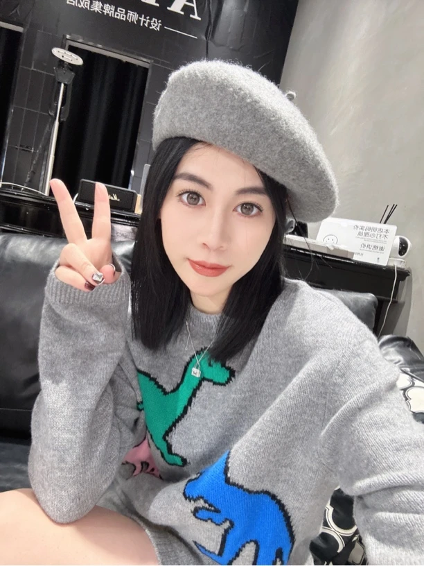 趣味恐龙针织圆领毛衣