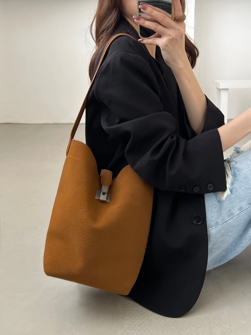 松弛感麂皮水桶托特包2025秋冬新款单肩腋下大包大容量休闲时尚包