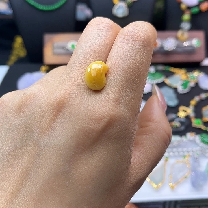 翡翠未镶嵌颈饰翡翠腰子