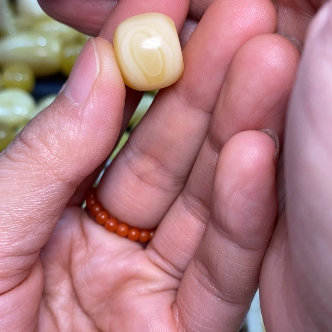 小***…琥珀未镶嵌裸石原矿蜜蜡配珠
