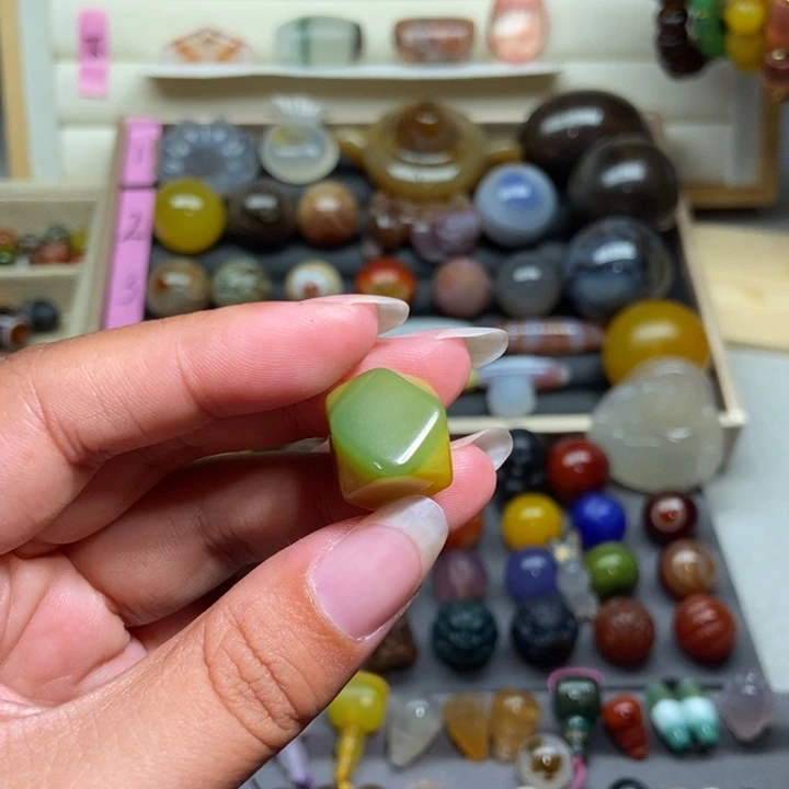 玛瑙/玉髓配珠打三通不退不换未镶嵌只****摆