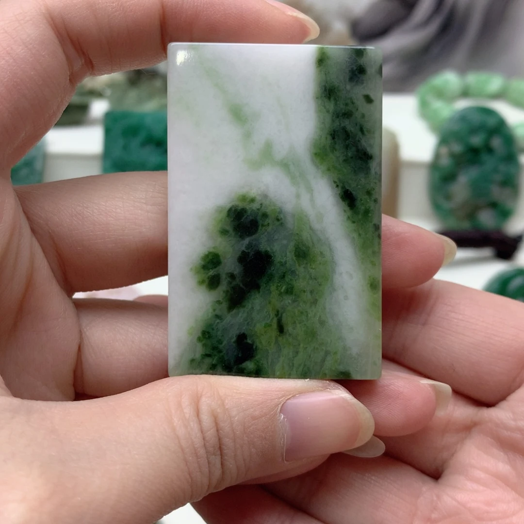 独山玉未镶嵌颈饰