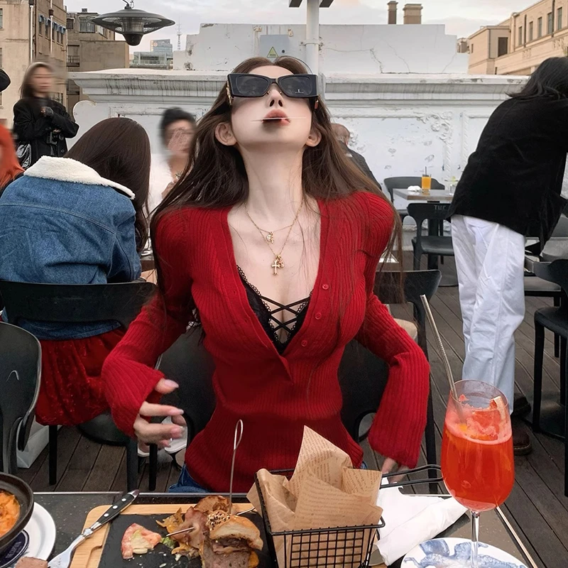 红色辣妹V领打底针织衫女秋冬洋气纯欲内搭毛衣修身收腰性感上衣