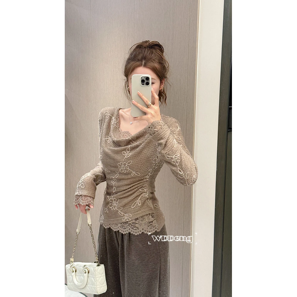 王等等【心动攻略】2025秋冬原创蕾丝绣花荡领收腰针织衫U225D18735