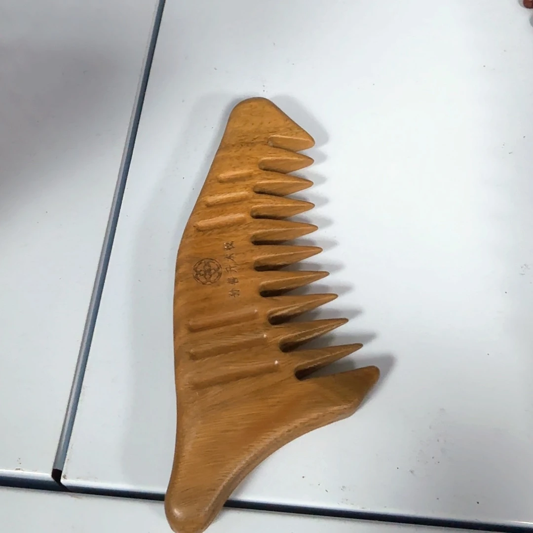 绿檀木鲨鱼梳子瑕疵