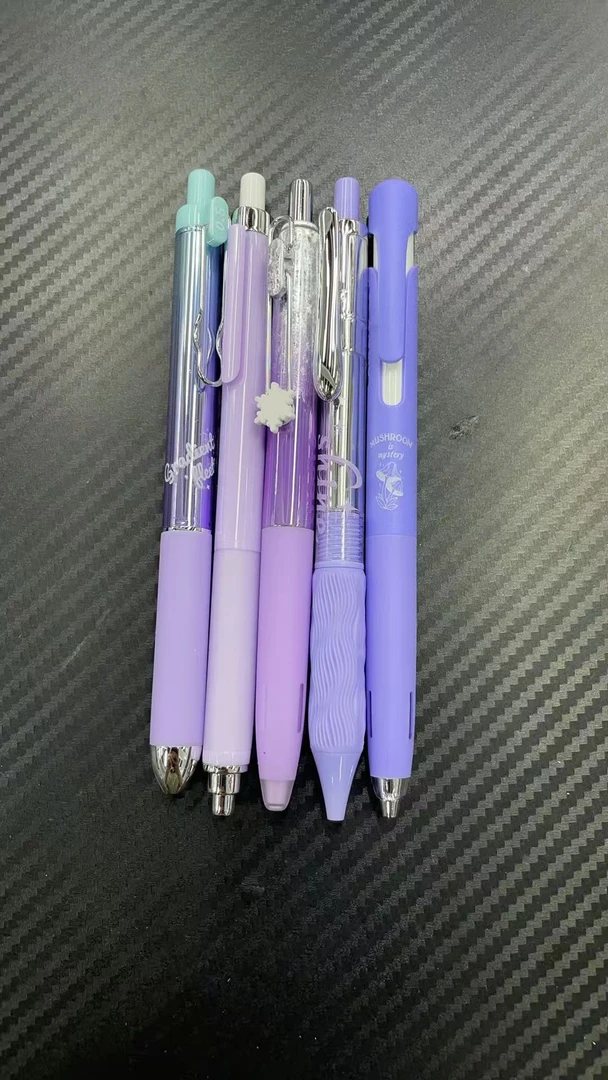 发紫色笔杆组合，到手5支黑墨。中性笔