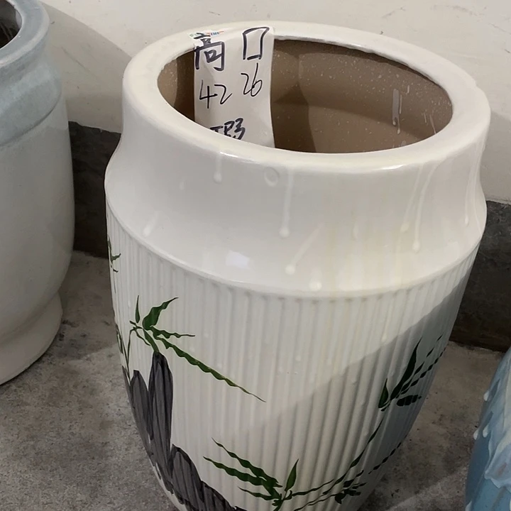 陶瓷材料制作而成