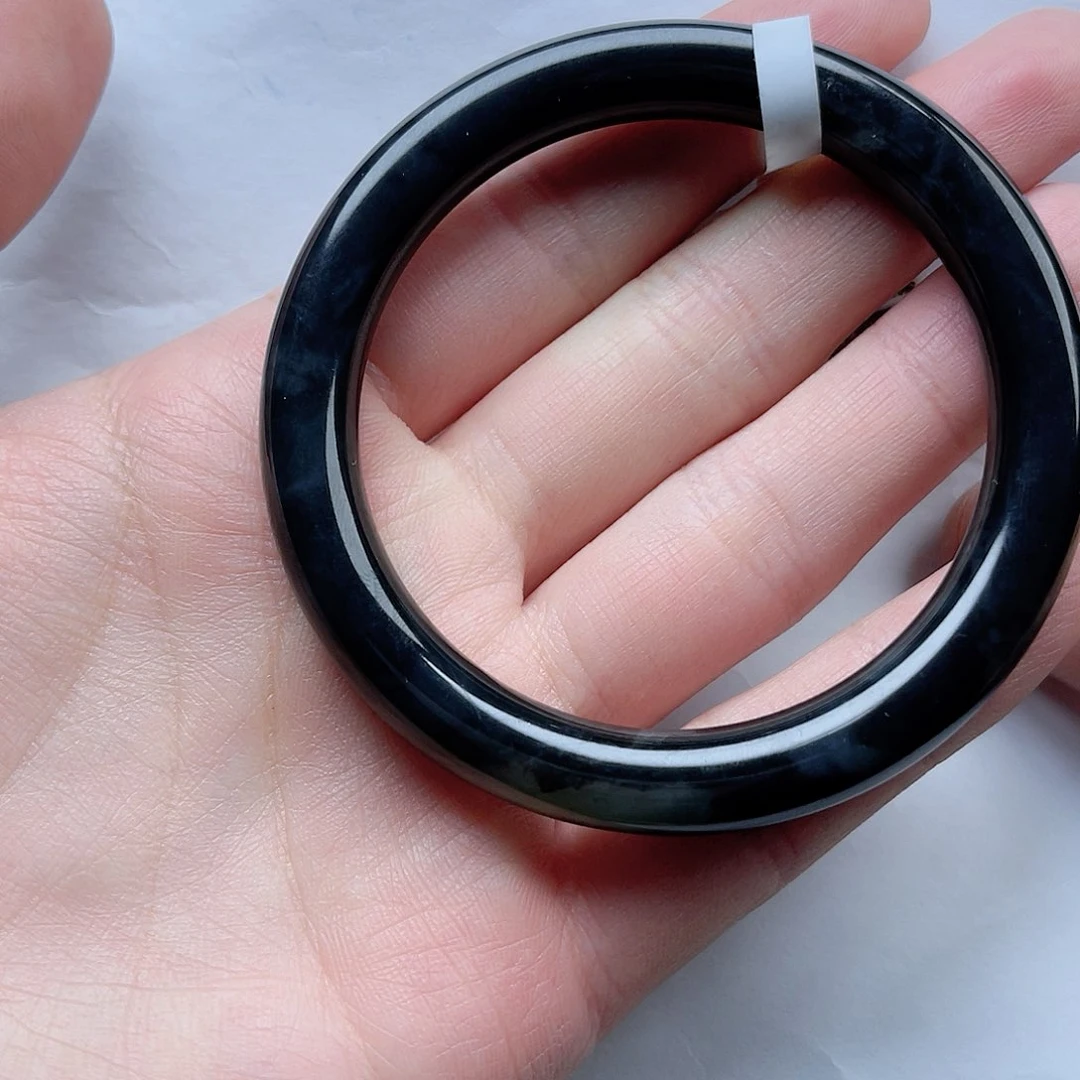 和田玉手镯55 56圈口。k k未镶嵌