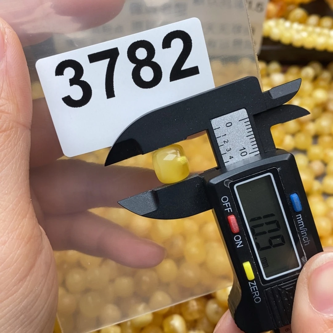 蜜蜡珠宝奇石未镶嵌