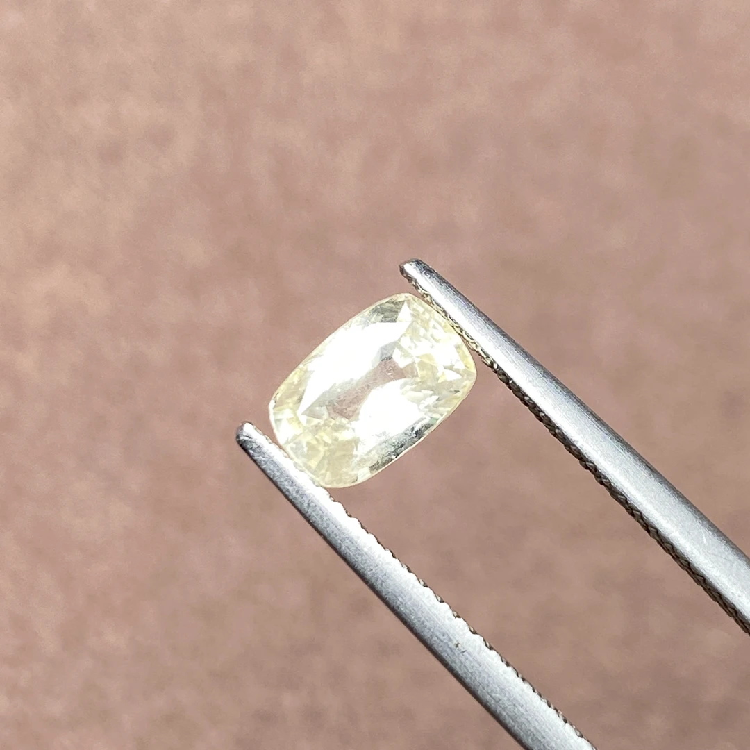 22G1133 有烧白色蓝宝石 1.7克拉