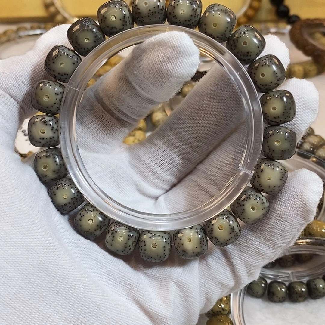 星月菩提吊坠11x10石玉大眼睛