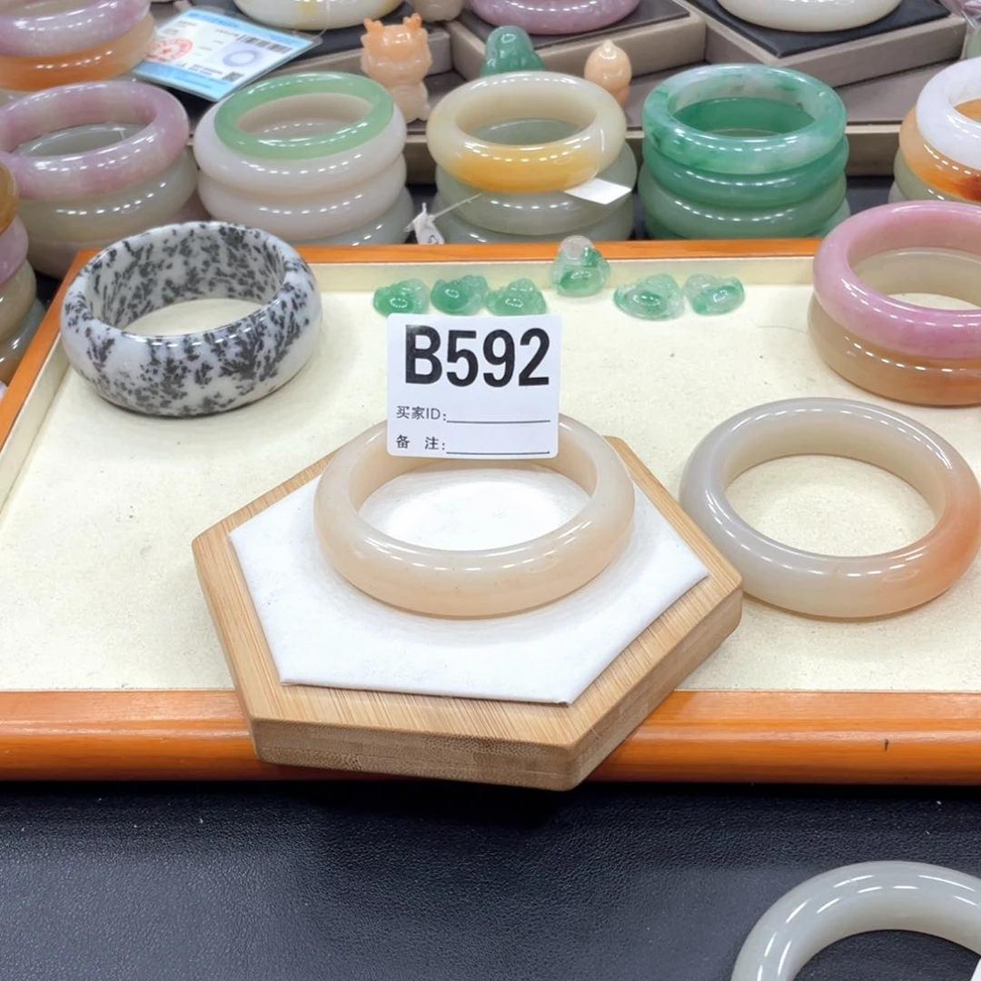 石英岩玉手镯未镶嵌