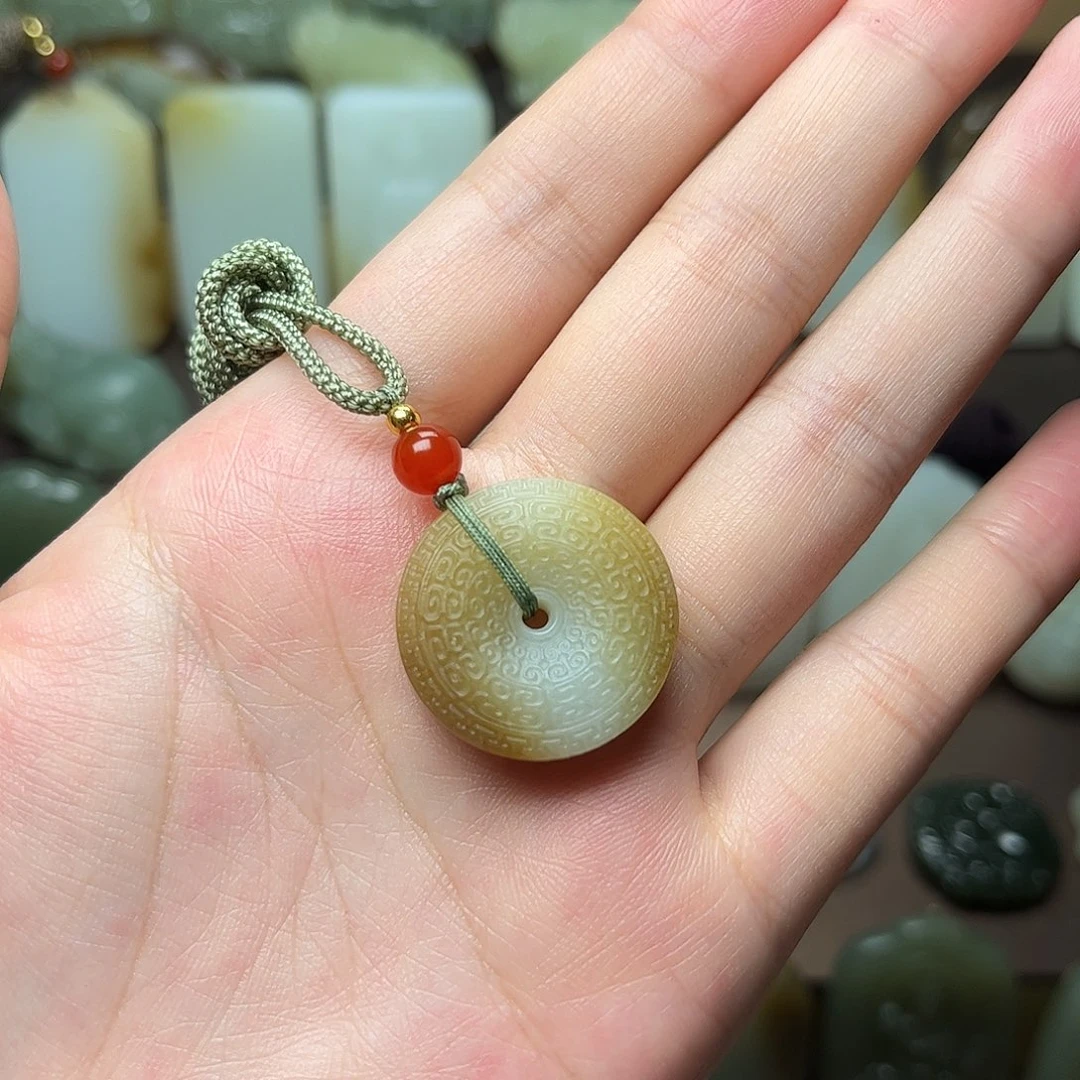 和田玉颈饰未镶嵌M****?