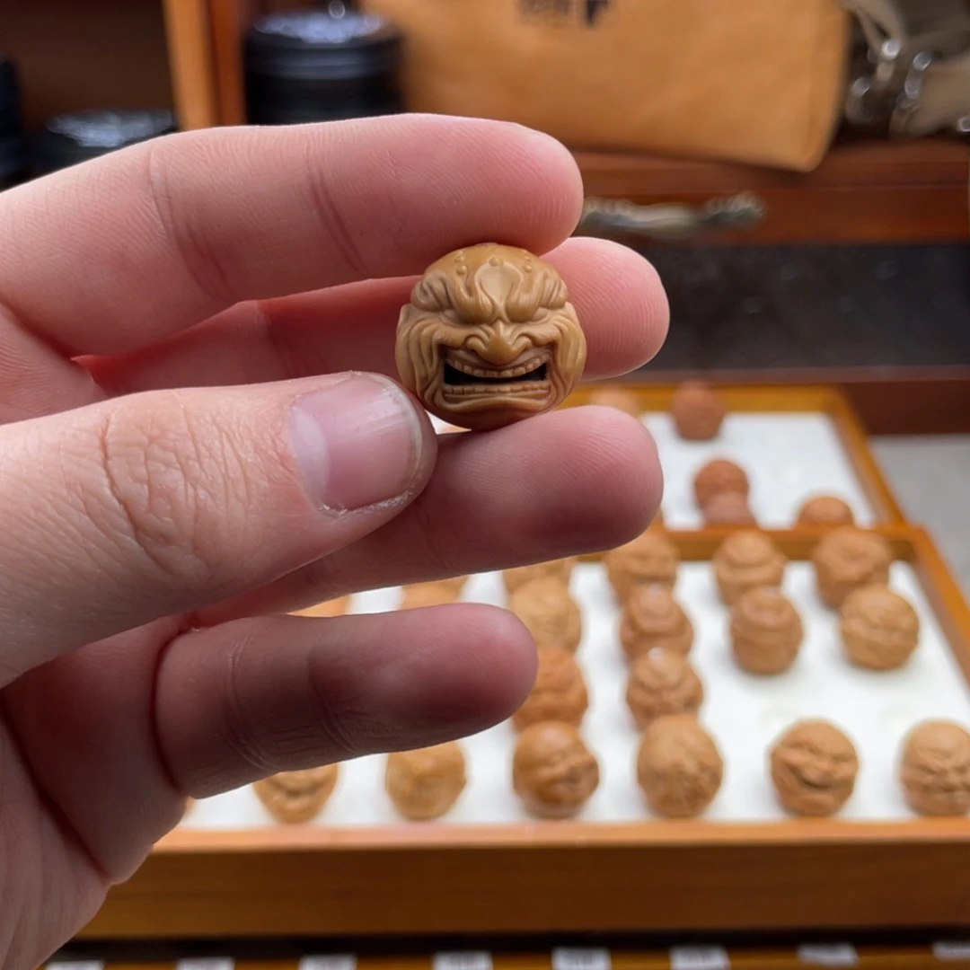 文玩核桃吊坠爱****、猴头核桃雕刻