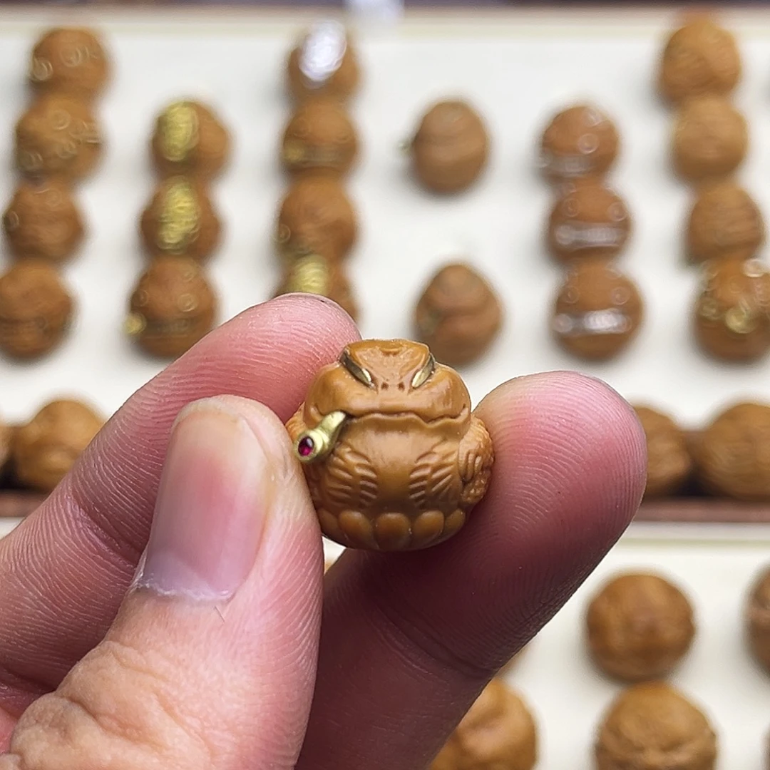 猴头核桃吊坠镶嵌文泰18