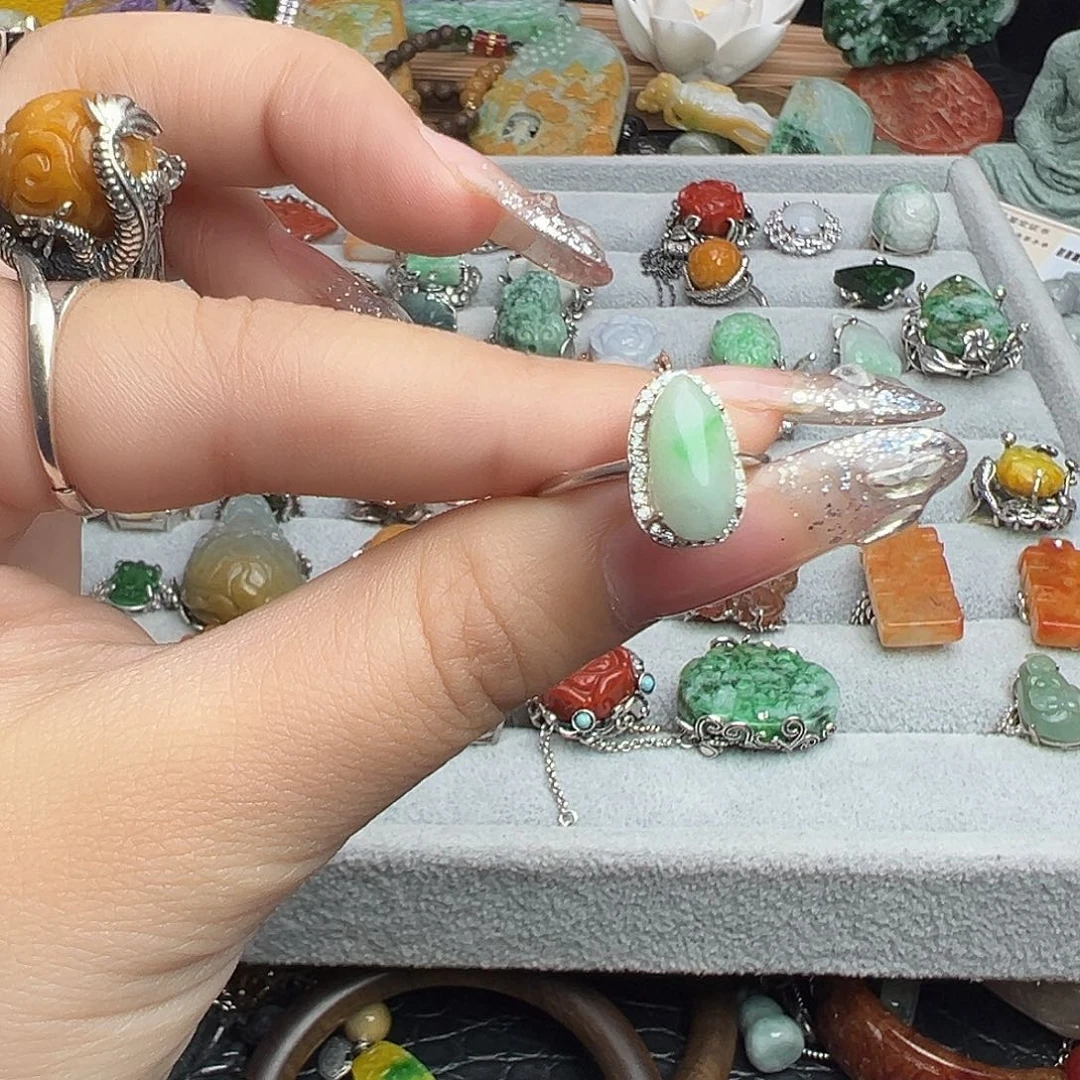 翡翠颈饰未镶嵌潼****多吊坠