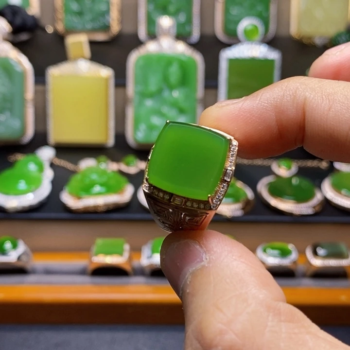 吊坠(不含链)18K金镶嵌和田玉禅*