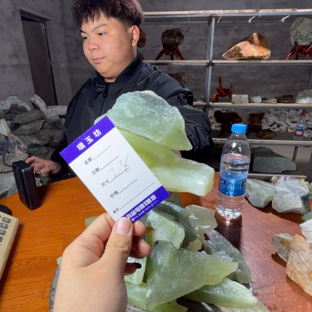 蛇纹石玉未镶嵌纯天然岫玉原石