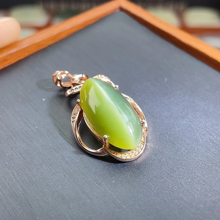 和田玉（碧玉）颈饰未镶嵌猫眼