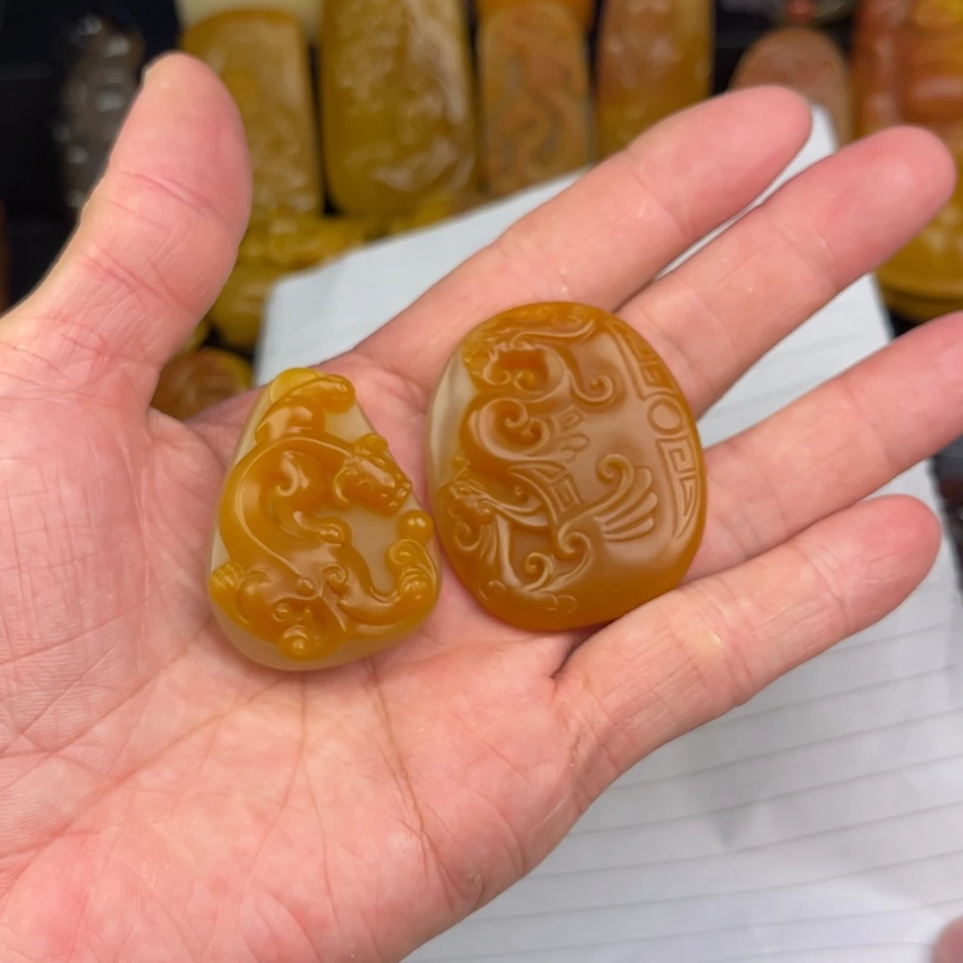 耐***猫未镶嵌黄蜡石吊坠石英质玉