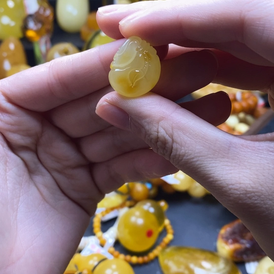 琥珀未镶嵌珠宝奇石