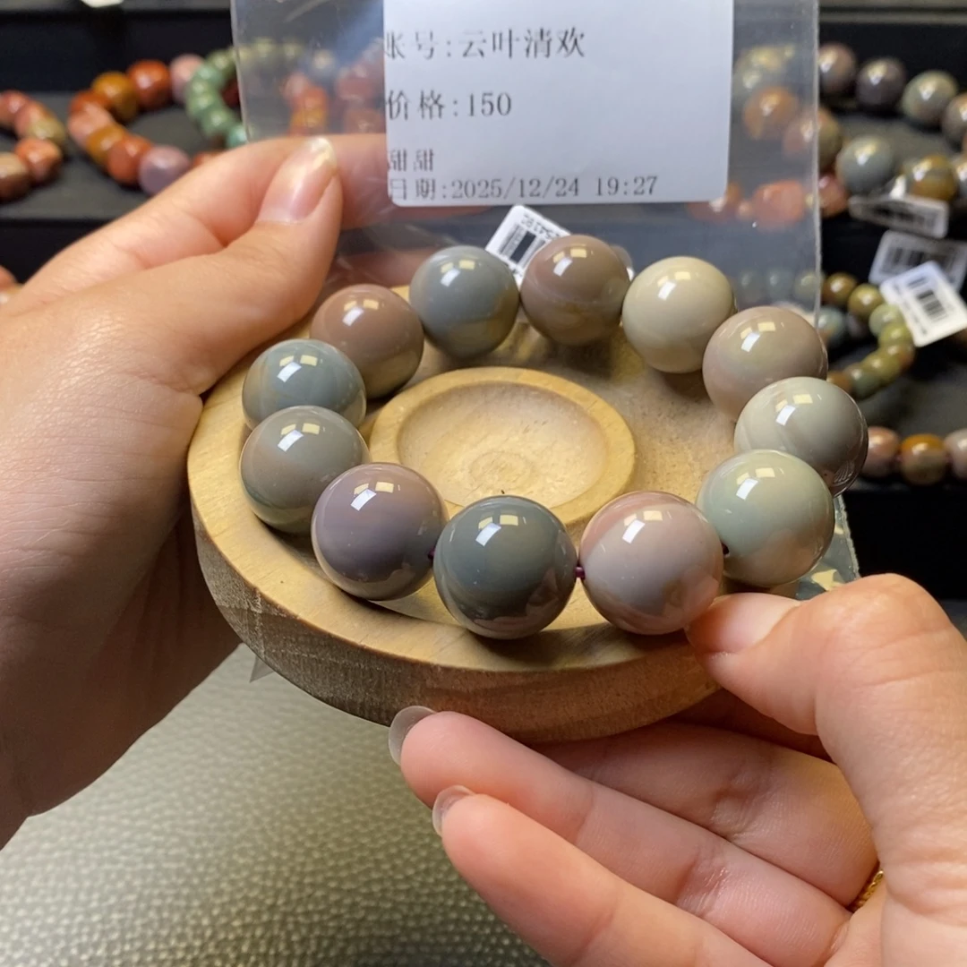 云***欢石英质玉未镶嵌手链