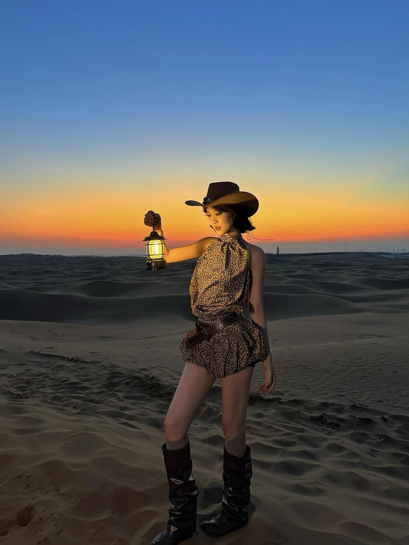 海边沙漠蓝调时刻旅行度假风美式豹纹辣妹露背无袖挂脖豹纹连衣裙