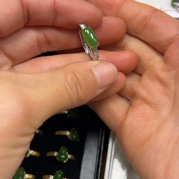 萱***宝和田玉银S925镶嵌戒指