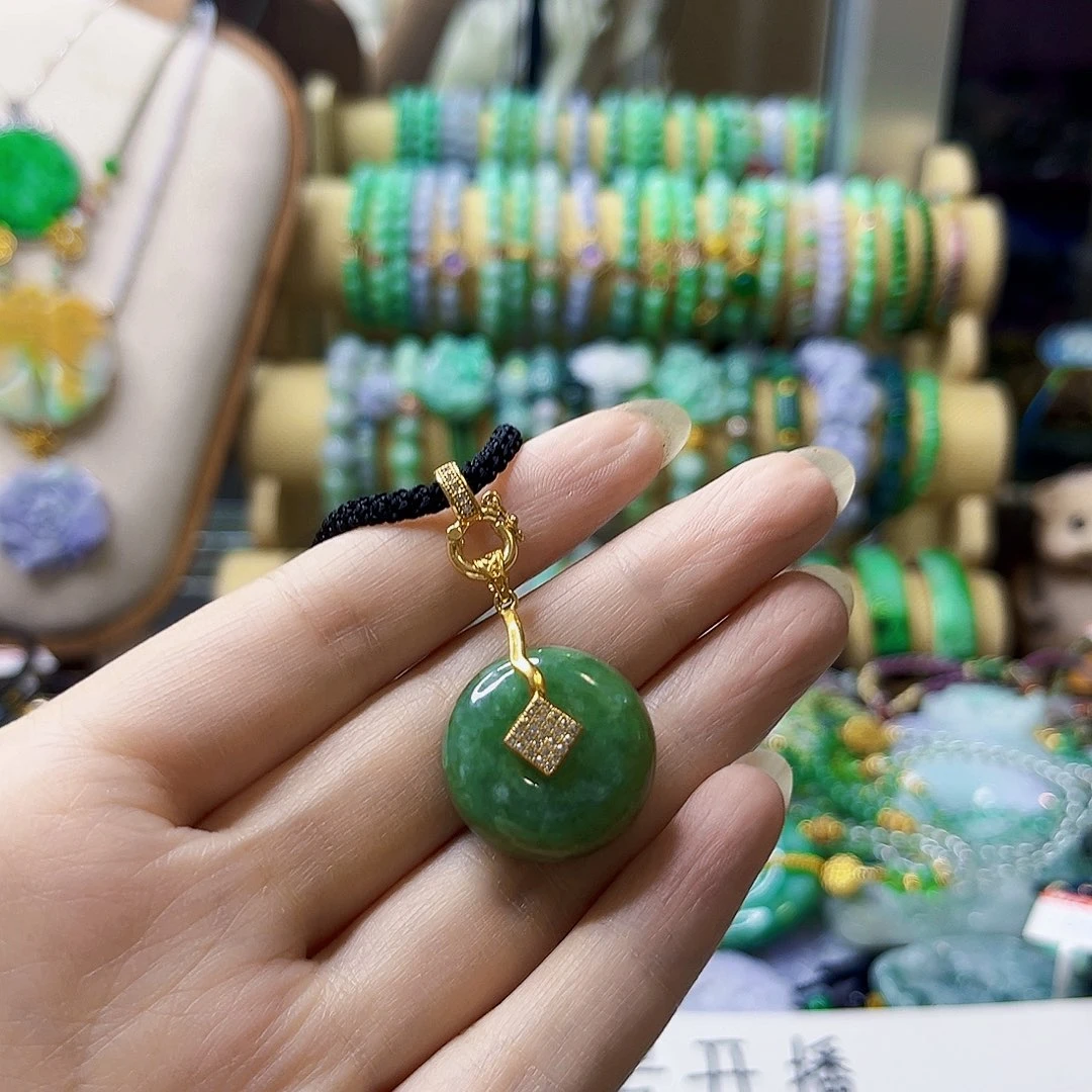 翡翠未镶嵌颈饰翡翠首饰