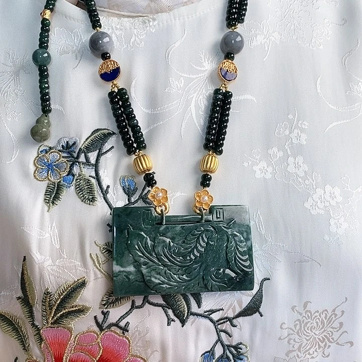 翡翠吊坠(赠链)未镶嵌E****恋一套400带证书