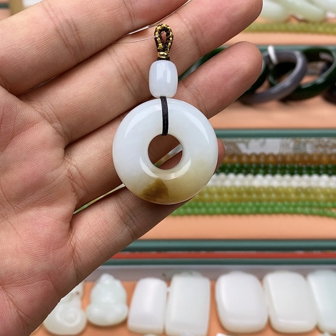 和田玉（白玉）未镶嵌颈饰俄罗斯糖白平安扣