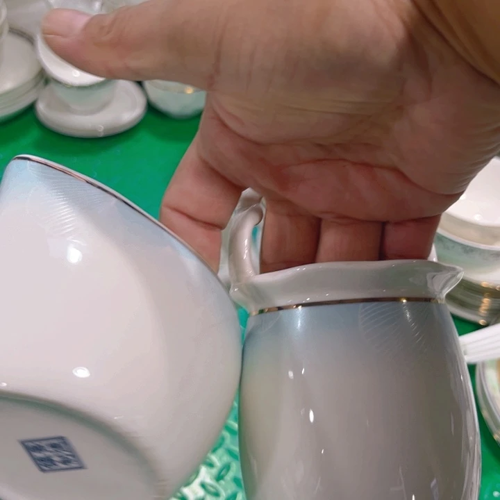 瓷片天鹅花篮各一个微瑕