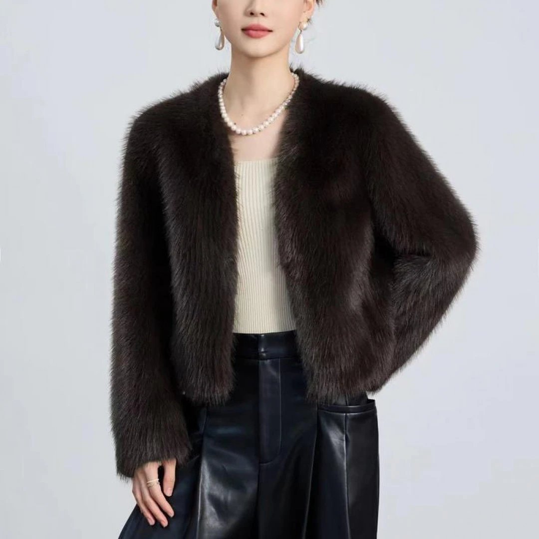 2025新品冬季发布女士小香风短外套小狐貂保暖时尚百搭轻奢上衣