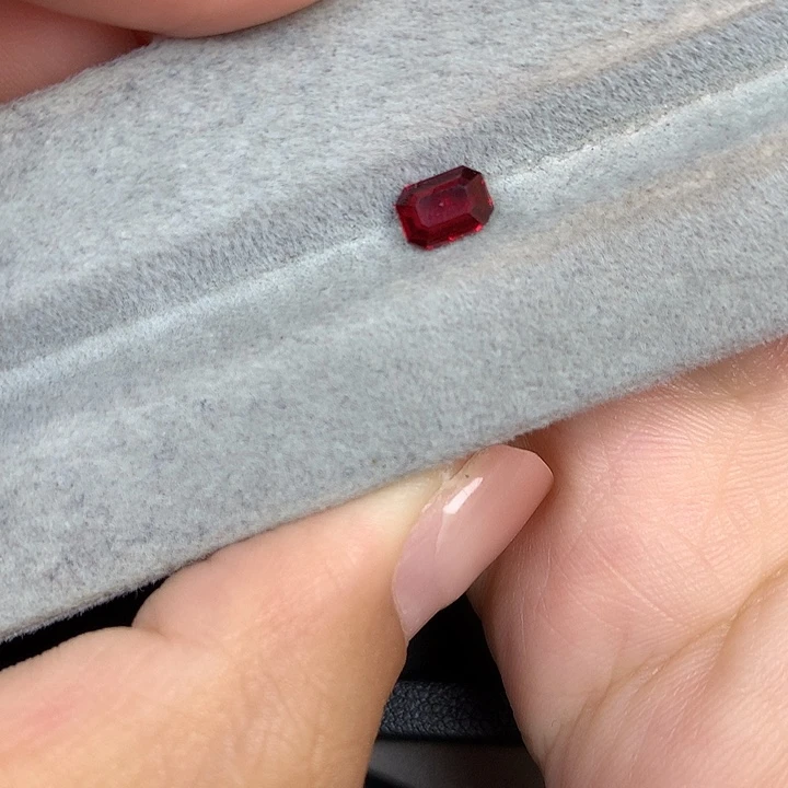 裸石未镶嵌尖晶石红色尖晶石