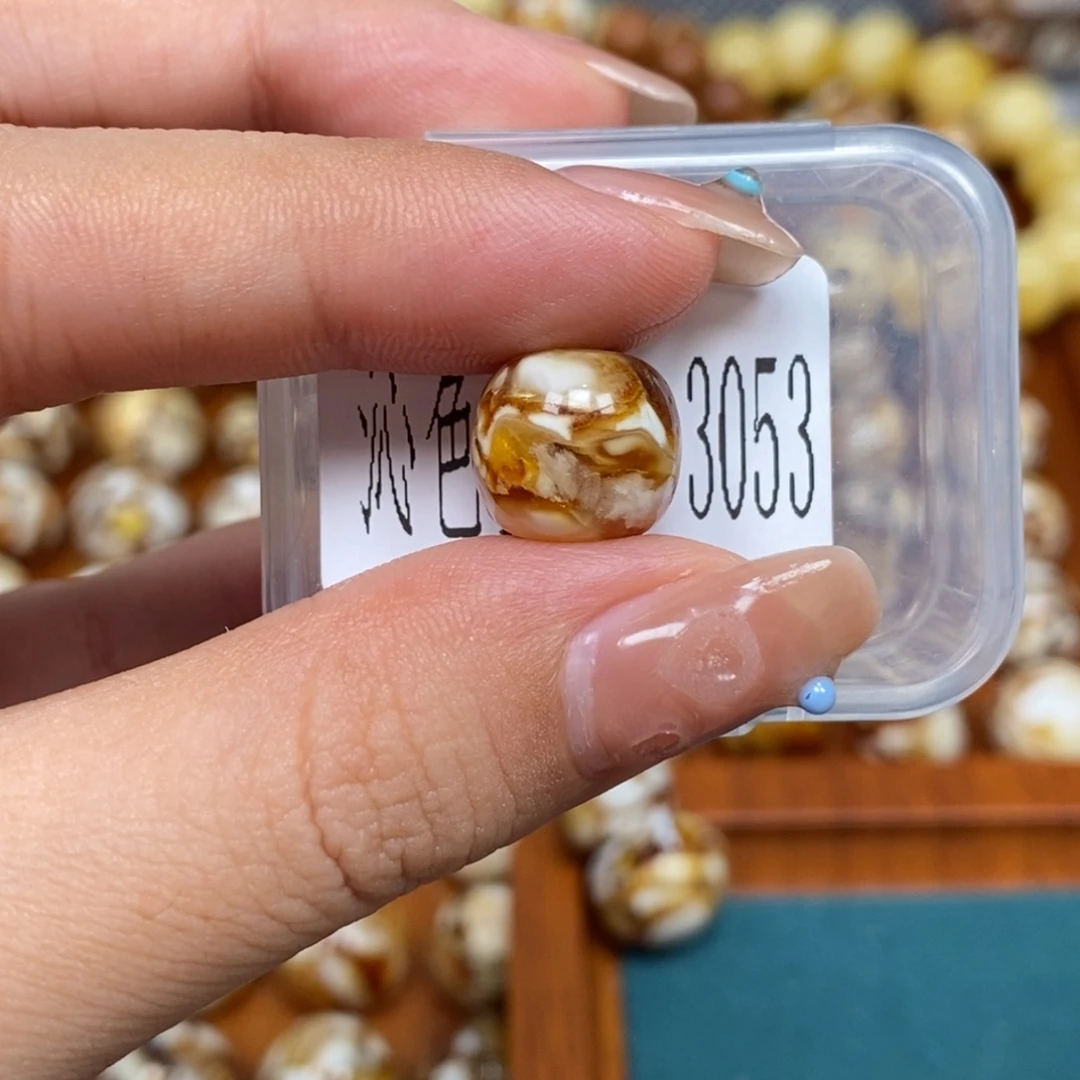 沁色蜜蜡未镶嵌3053