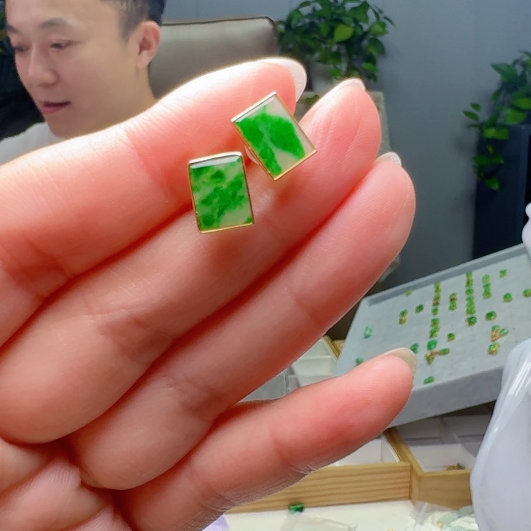 翡翠18K金镶嵌耳饰天然
