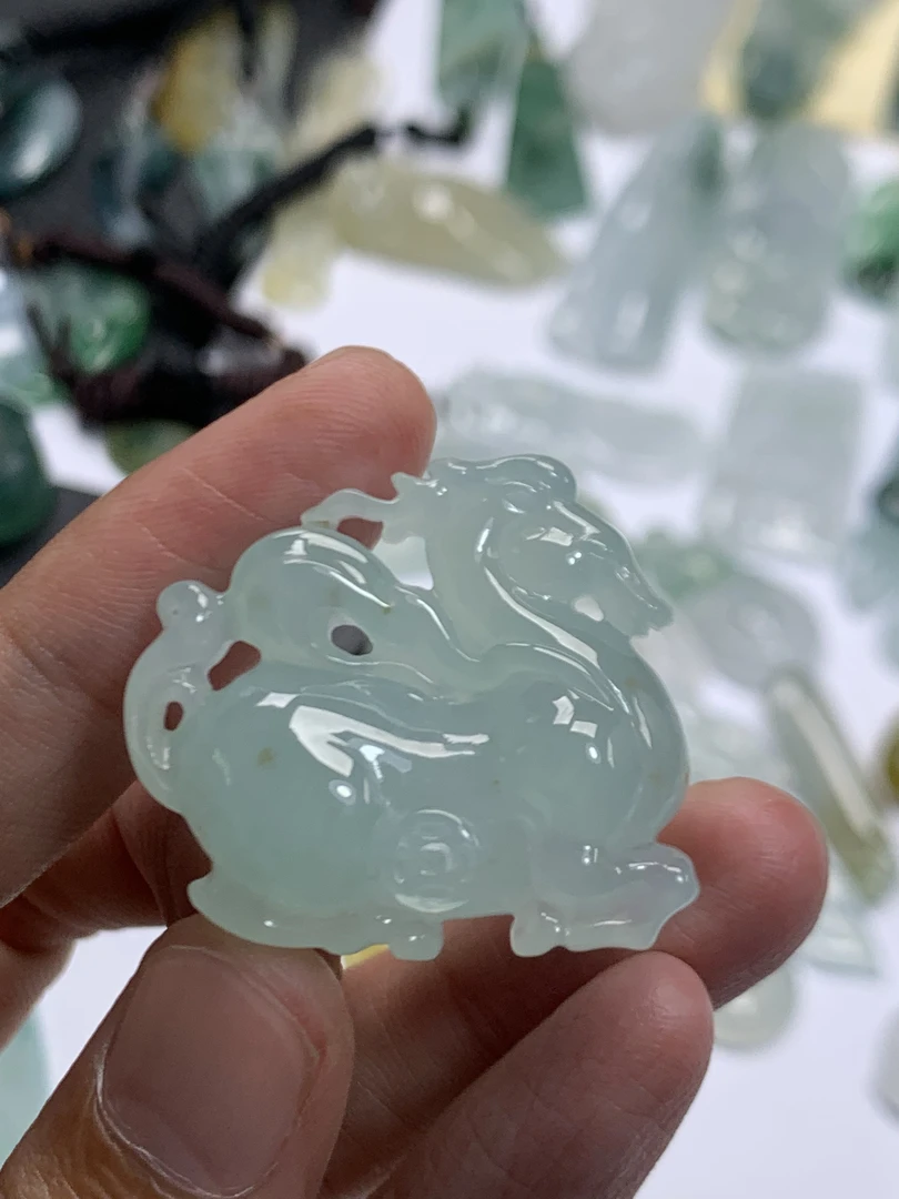 天然缅料a货翡翠仙鹿 28×32×13.8mm